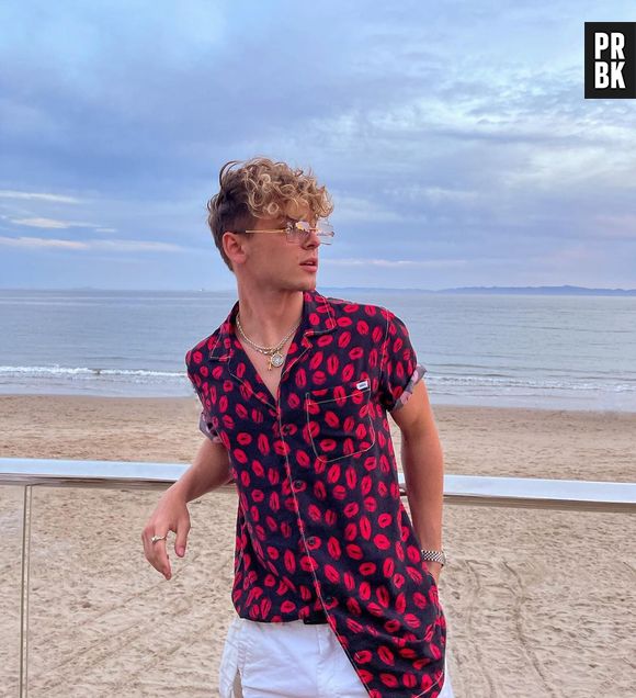 Josh Beauchamp, do Now United: estampas diferentes quebram o look padrão e monocromático do artista 