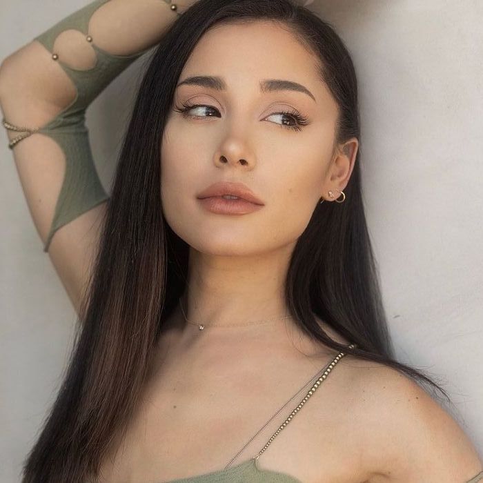  Ariana Grande teve a 2ª foto mais curtida no Instagram em 2021 