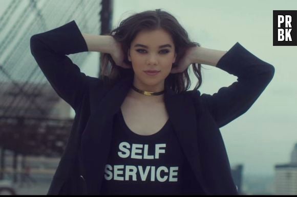 "Love Myself" de Hailee Steinfeld é uma música sobre masturbação