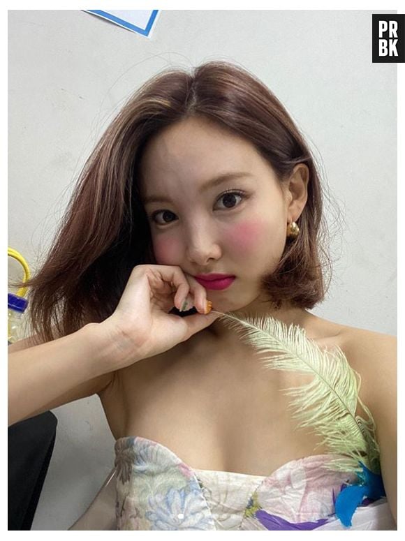 O que você acha das selfies da Nayeon, do TWICE? Nós amamos de qualquer jeito!