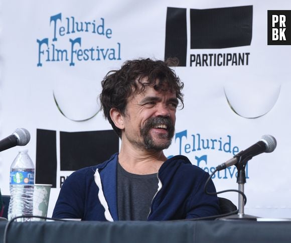 Peter Dinklage critica novo live-action de "Branca de Neve e os sete anões". Filme trará protagonista com descendência latina, mas segue contando história capacitista