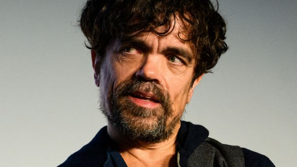 Peter Dinklage critica capacitismo em novo live-action de "Branca de Neve". Entenda!