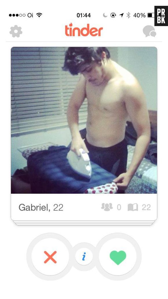 Se lava e cozinha a gente não sabe, mas esse cara do Tinder já garantiu que sabe passar roupa