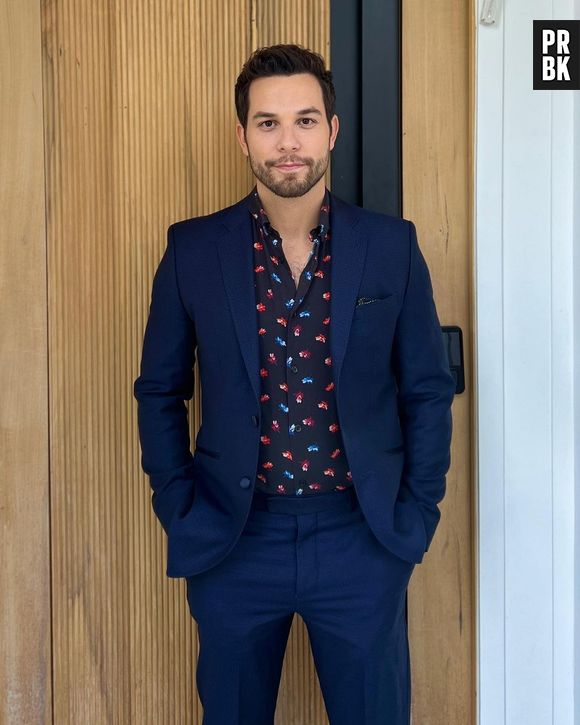 Agora em "Grey's Anatomy", Skylar Astin atuou em "A Escolha Perfeita"