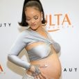   Rihanna: o bebê será menino ou menina? Vote agora!  
