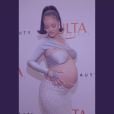 Rihanna reforça rumores sobre o sexo do bebê. Vote se é menino ou menina!