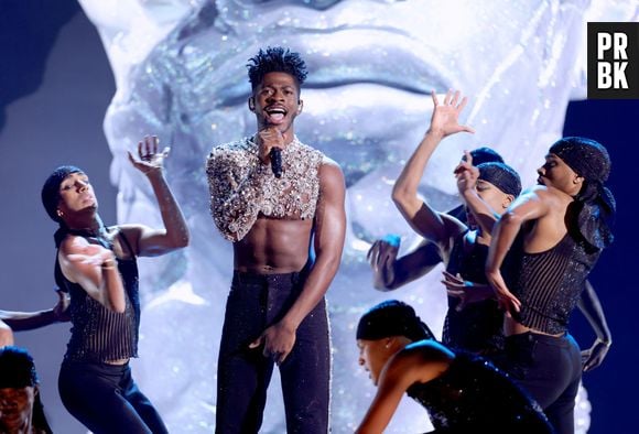 Lil Nas X menciona haters em premiação