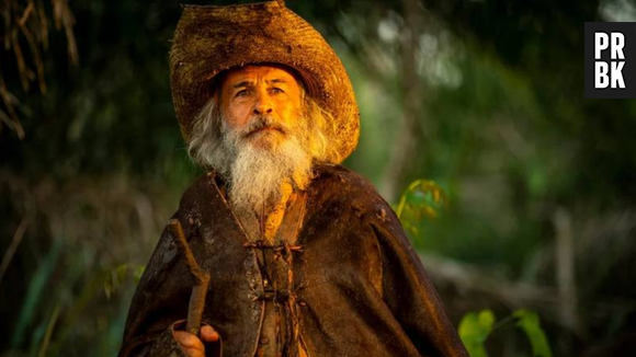 Jove (Jesuíta Barbosa) será resgatado pelo Velho do Rio (Osmar Prado) em "Pantanal"