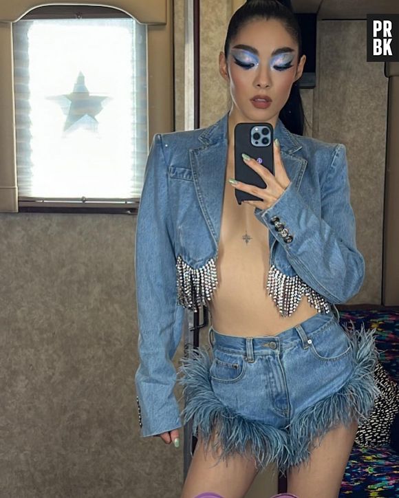 Coachella: Rina Sawayama se apresentou e usou look ousado no festival