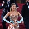 Blake Lively usou vestido que referência arquitetura de Nova York nos anos dourados