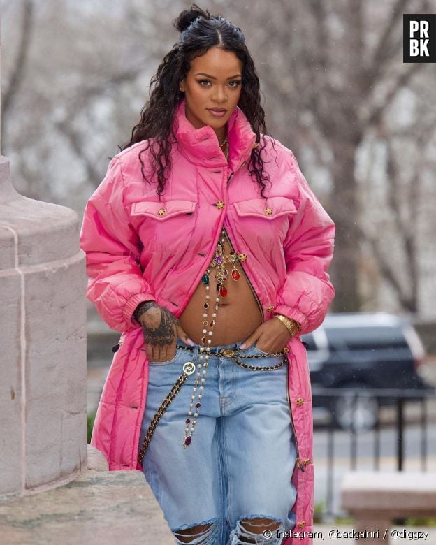 Rihanna confirmou a gravidez em janeiro, com esse look de barriga para fora