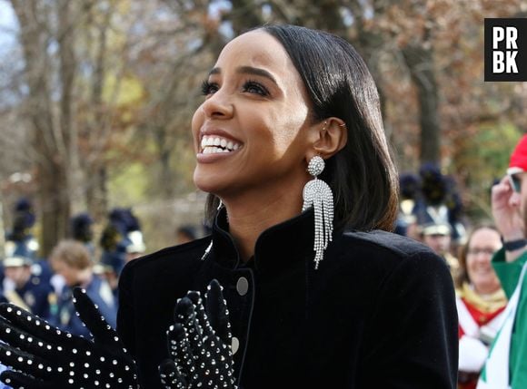 Esbanjando personalidade, os acessórios em strass foi um dos maiores destaques do carnaval 2022 e o mood permanece pelo inverno