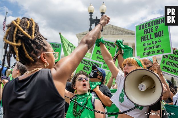 "Levanta-se para o direito ao aborto": manifestantes pró-escolha protestam contra decisão da Suprema Corte dos EUA