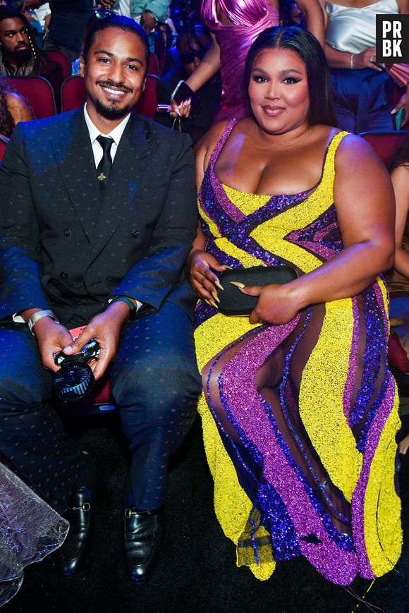 BET Awards 2022: Lizzo curtiu evento com vestido transparente, com cores chamativas