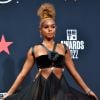 BET Awards 2022: Janet Monet foi com vestido preto de recortes