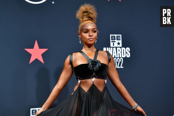 BET Awards 2022: Janet Monet foi com vestido preto de recortes