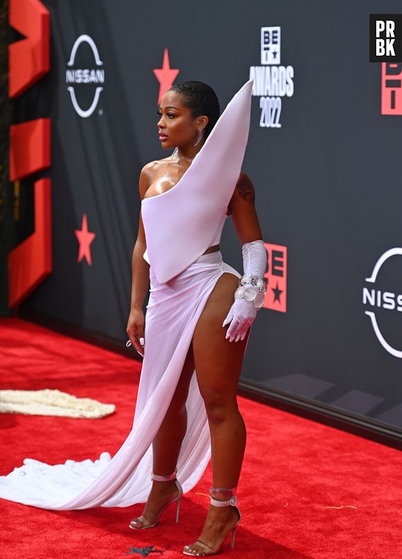 BET Awards 2022: lilás também apareceu em alguns looks