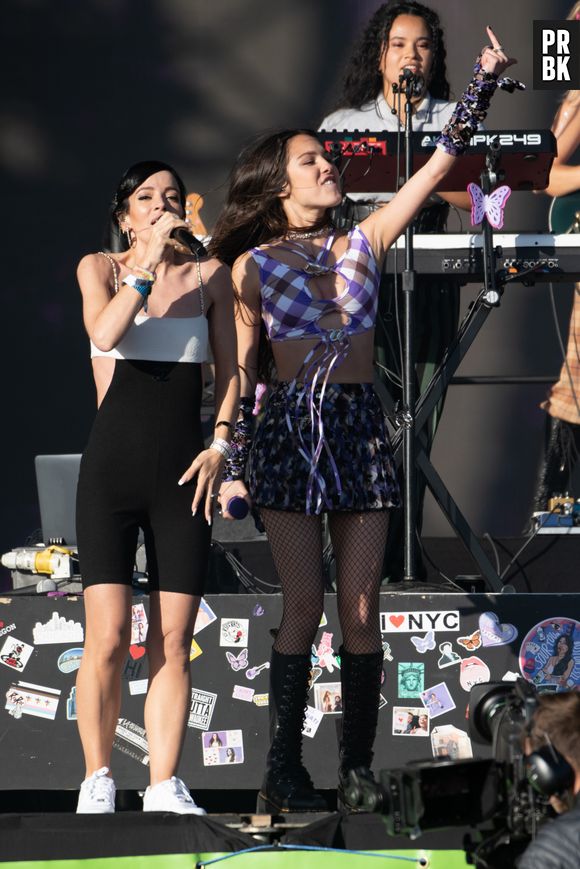 Olivia Rodrigo e Lily Allen dedicam "Fuck You" no Festival de Glastonbury aos juízes da Suprema Corte dos Estados Unidos após decisão contra o direito ao aborto