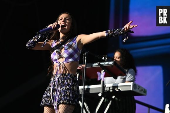 Festival de Glastonbury: Olivia Rodrigo cita nomes de juízes que votaram a favor de revogar direito ao aborto nos Estados Unidos em show e diz que os odeia