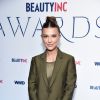 Millie Bobby Brown é fã de peças de alfaiataria