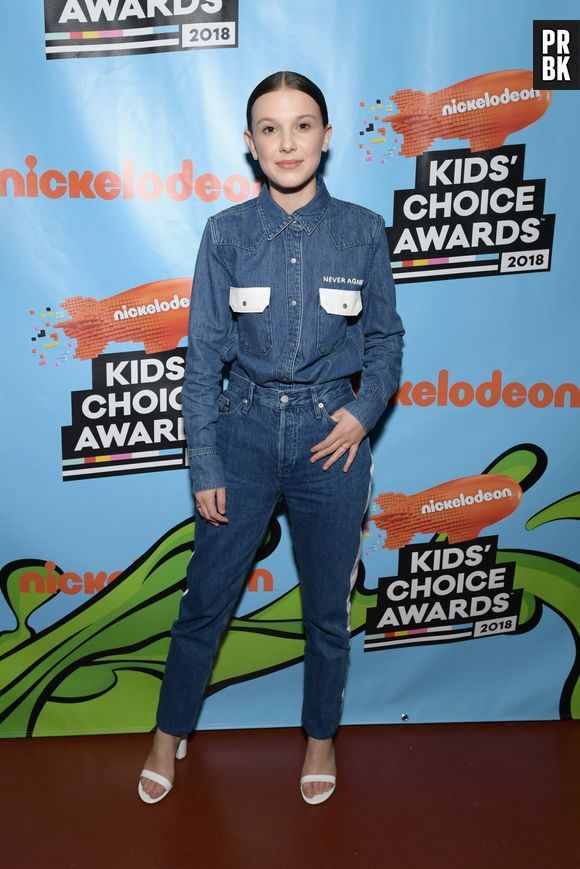 Millie Bobby Brown é adepta do jeans com jeans