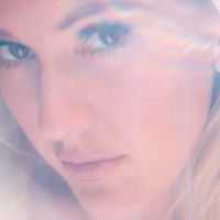 Ellie Goulding lança clipe da música "Love Me Like You Do", com cenas de "Cinquenta Tons de Cinza"