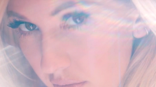 Ellie Goulding lança clipe da música "Love Me Like You Do", com cenas de "Cinquenta Tons de Cinza"