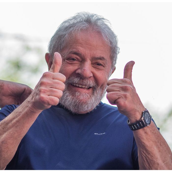 Anitta defende Lula: &quot;É ex-presidiário? Então, sim, porque ex-presidiário também é gente e uma das minhas crenças políticas é que o sistema carcerário brasileiro dê oportunidades aos presos de aprenderem coisas novas&quot;