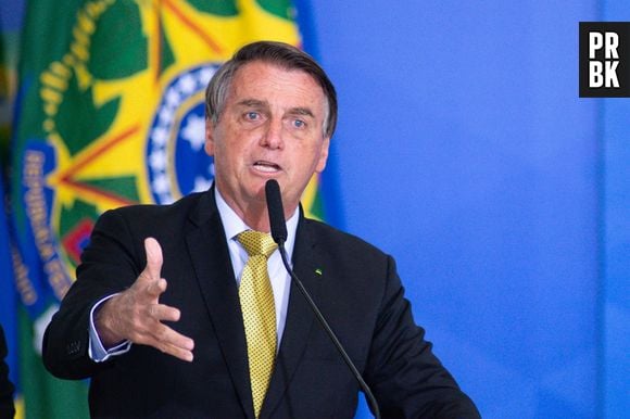 Anitta critica eleitos do Bolsonaro: "seus burros, agressores, autoritários e violentos"