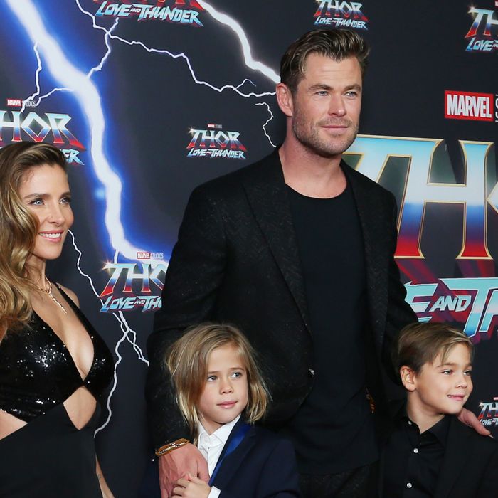 Thor” já tem três filhos! Conheça a família de Chris Hemsworth, o pai  super-herói