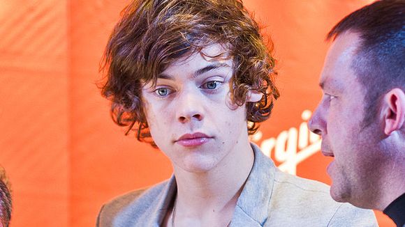 Você nunca viu Harry Styles e sua audição sem cortes no "The X Factor"? Assista agora!