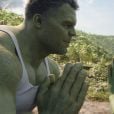 "Mulher-Hulk": em cena pós-creditos do episódio 1,  Hulk (Mark Ruffalo) revela para Jennifer Walters (Tatiana Maslany) que Capitão América (Chris Evans) não é virgem