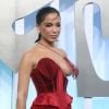 Anitta apareceu de vermelho pelo red carpet do VMA 2022 e causou alvoroço nas redes sociais ao explicar a escolha da cor