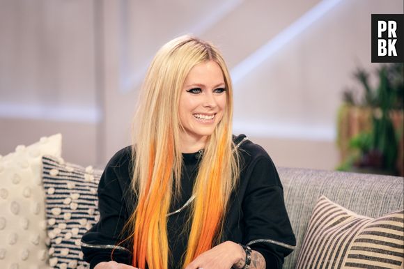  Avril Lavigne dá dicas para os novos artistas: "É preciso ter força"