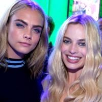 Fotos: Margot Robbie chora e fica abalada ao deixar casa de Cara Delevingne