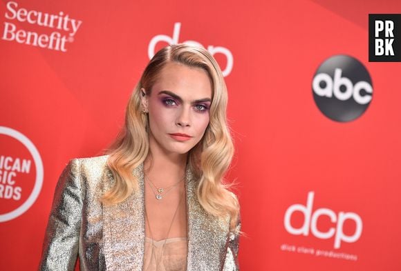 Visita de Margot Robbie   pode ser outro sinal de que os amigos e familiares da modelo estão prontos e dispostos a oferecer apoio.