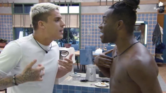 "A Fazenda": Pelé briga com Tiago e tenta provocar expulsão. Vídeo!