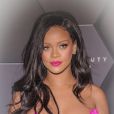 Rihanna foi flagrada estúdio de gravação de música nesta semana