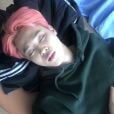 Jimin, do BTS, de cabelo bem rosa é uma fase querida pelus fãs