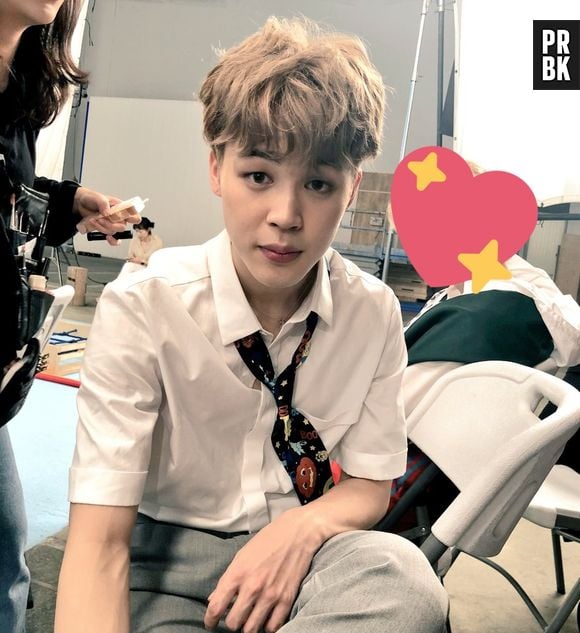 Conta do BTS postou foto antiga de Jimin, com os fios arrepiados