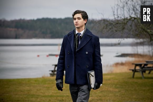 "Young Royals", 2ª temporada: August (Malte Gårdinger) aparece em crise e com uma arma na mão 