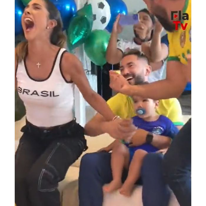 Everton Ribeiro comemora convocação ao lado da esposa