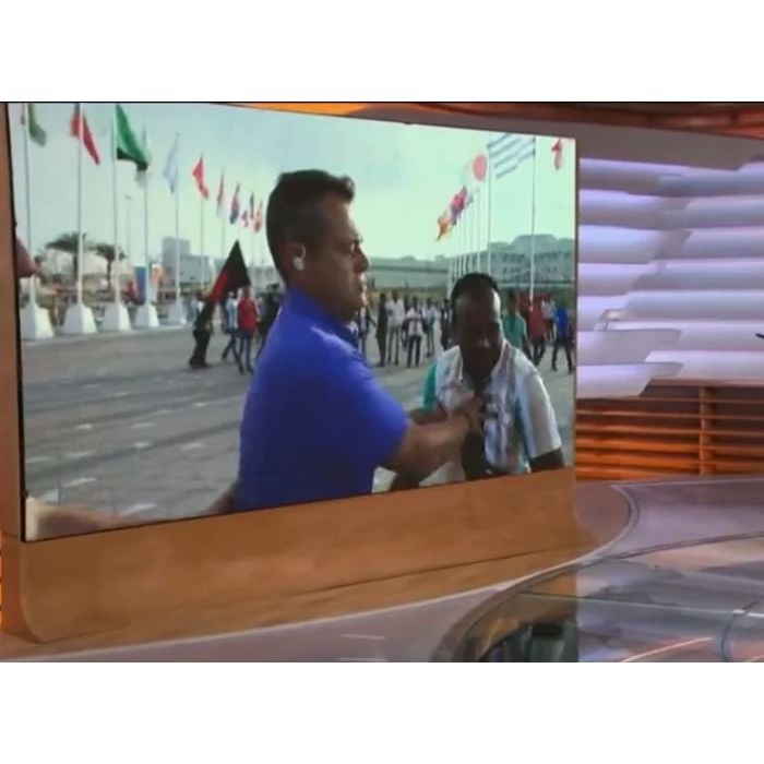 Eric Faria toma susto com homem no Qatar ao fazer reportagem sobre a Copa do Mundo 2022