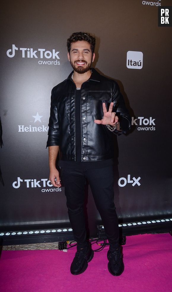 TikTok Awards 2022: Gustavo Mioto no tapete vermelho do prêmio