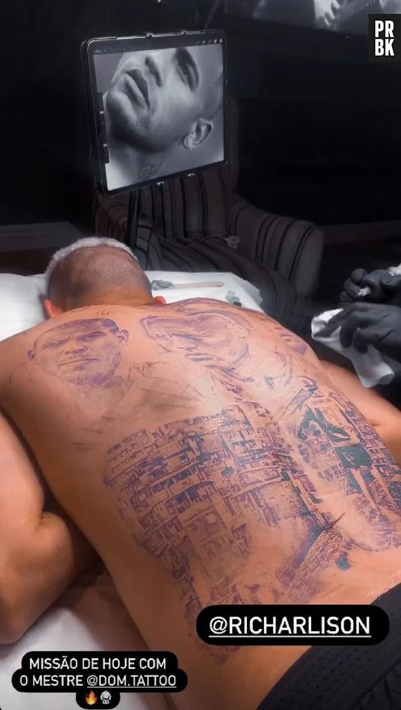 Richarlison fechou as costas com nova tatuagem, com rosto de Neymar, Ronaldo e assinatura de Pelé