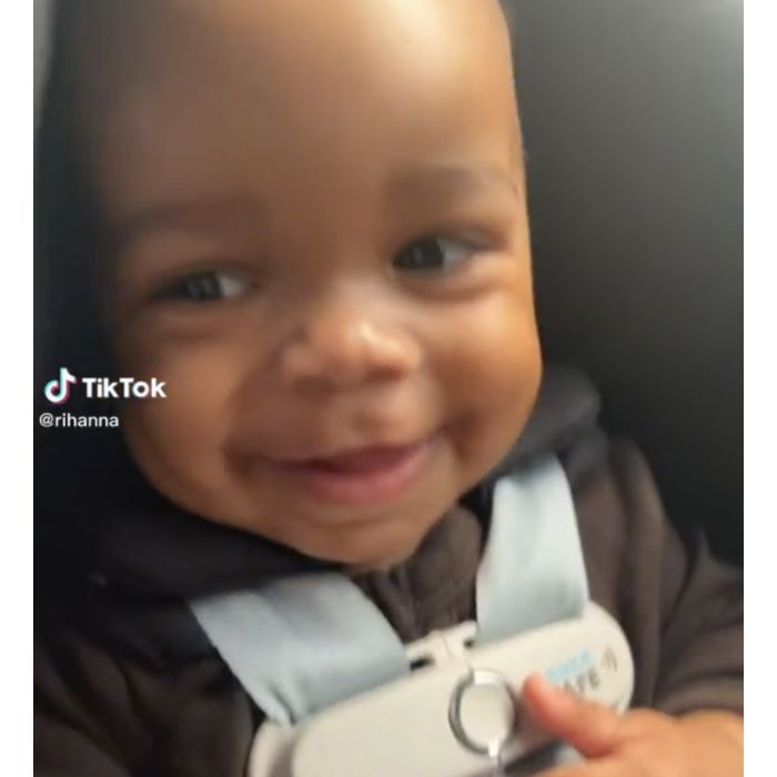Rihanna exibe rosto do filho pela primeira vez no TikTok
