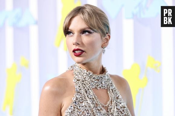 Taylor Swift também apostou em aplicação de pedras para o VMA de 2022