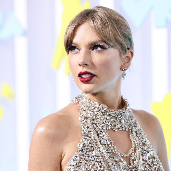 Taylor Swift também apostou em aplicação de pedras para o VMA de 2022