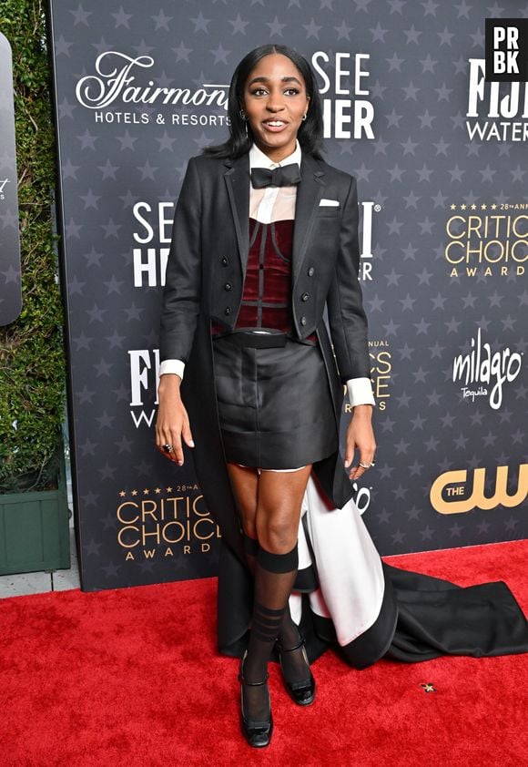 Critics Choice Awards 2023: Ayo Edebiri de Thom Browne