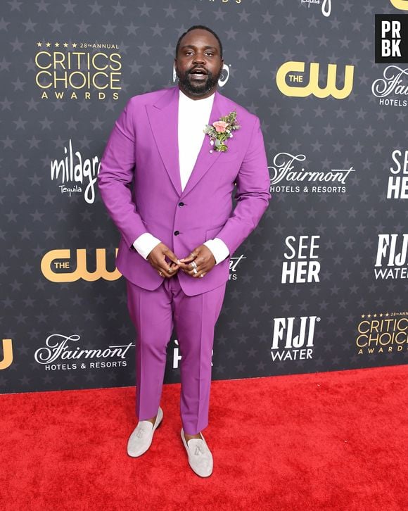 Critics Choice Awards 2023: Brian Tyree Henry de terno roxo